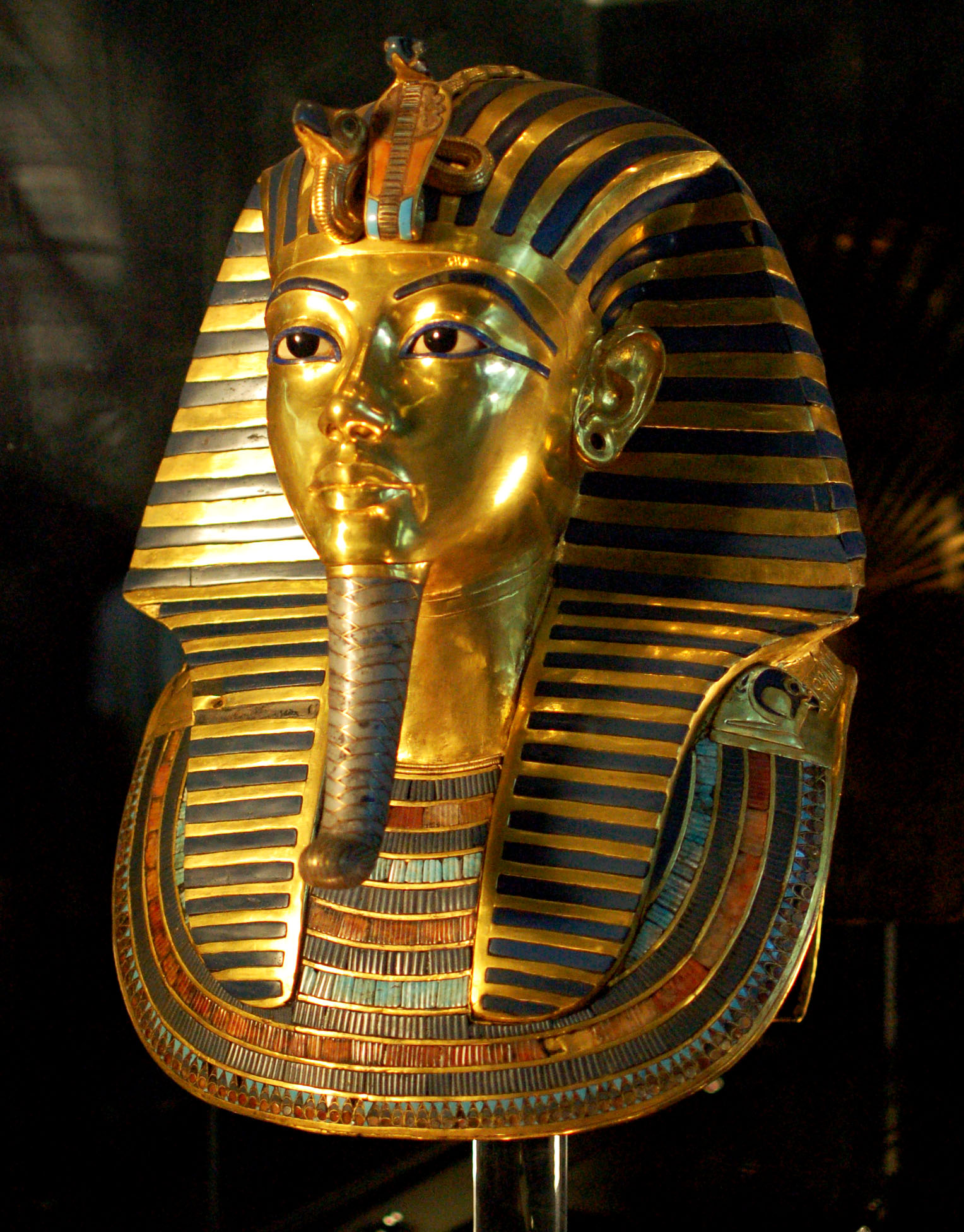 Включить фараона. Фараон Египта Тутанхамон. Маска Тутанхамона Нефертити. Маска Тутанхамона. Золотая маска Тутанхамона Династия.